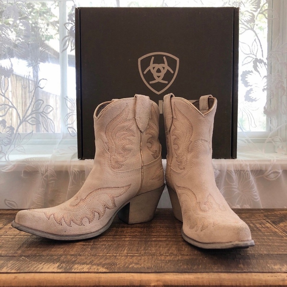 Ariat ~ Size 7 ~ Chandler Boots ~ White Cloud Suede - Picture 3 of 14